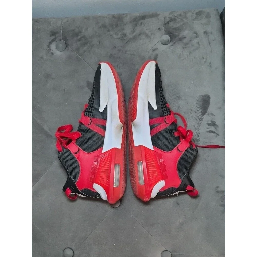 Nike LeBron Witness 7 Basketball Sneakers 4Youth Womens 5.5